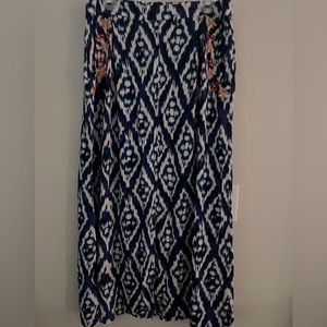 Maxi Skirt Navy/White Pattern w/ floral embroidery on pockets